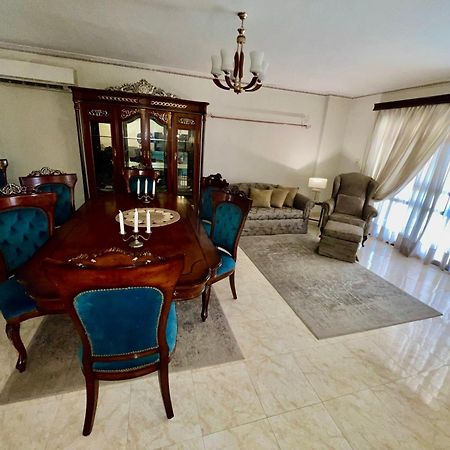 Luxurious 3 Bedroom Rustic Apartment Overlooking Huge Garden - For Families And Couples Kairo Bagian luar foto