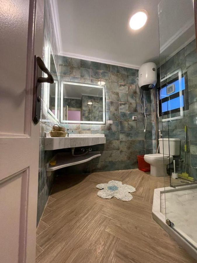 Luxurious 3 Bedroom Rustic Apartment Overlooking Huge Garden - For Families And Couples Kairo Bagian luar foto
