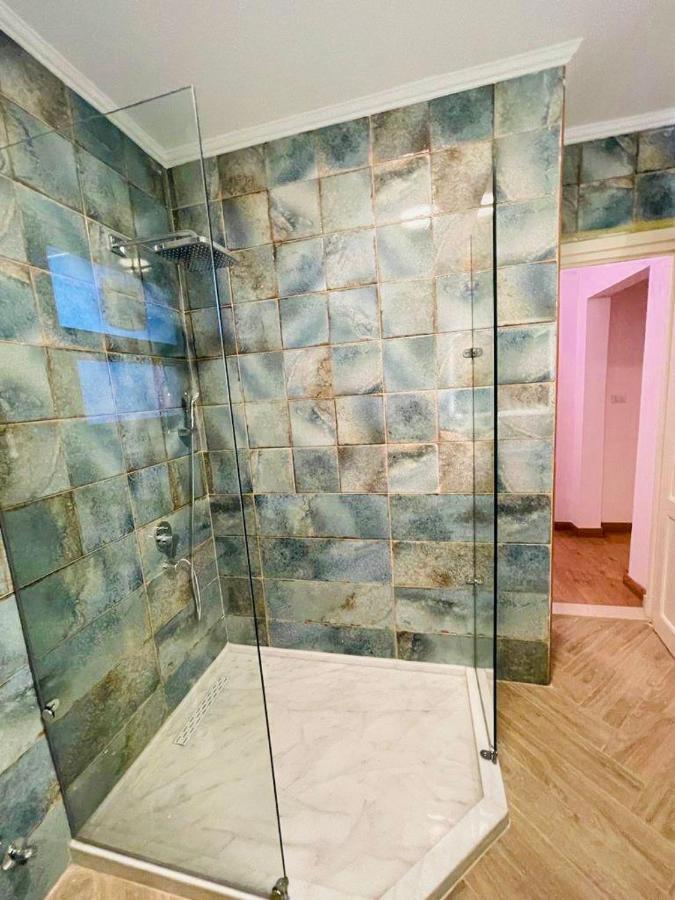 Luxurious 3 Bedroom Rustic Apartment Overlooking Huge Garden - For Families And Couples Kairo Bagian luar foto