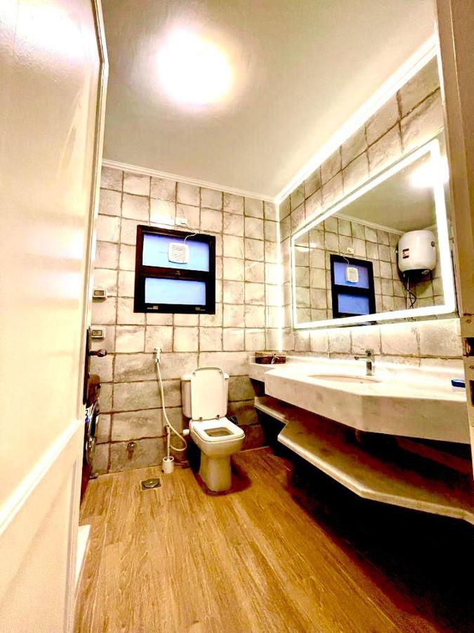 Luxurious 3 Bedroom Rustic Apartment Overlooking Huge Garden - For Families And Couples Kairo Bagian luar foto