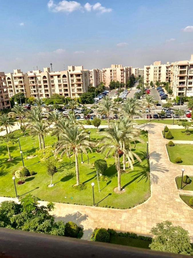 Luxurious 3 Bedroom Rustic Apartment Overlooking Huge Garden - For Families And Couples Kairo Bagian luar foto