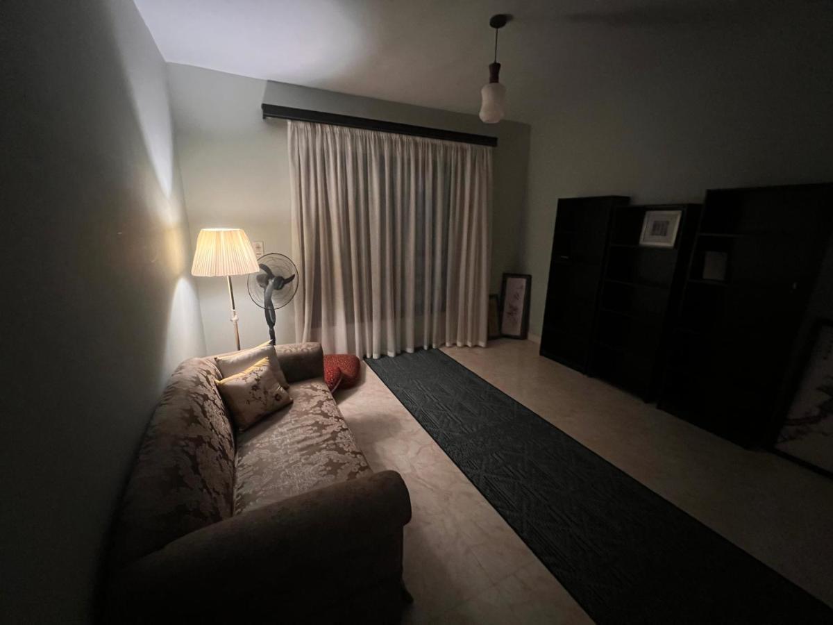 Luxurious 3 Bedroom Rustic Apartment Overlooking Huge Garden - For Families And Couples Kairo Bagian luar foto