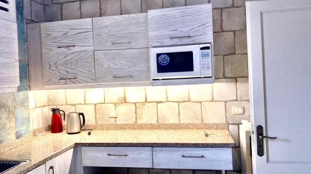 Luxurious 3 Bedroom Rustic Apartment Overlooking Huge Garden - For Families And Couples Kairo Bagian luar foto
