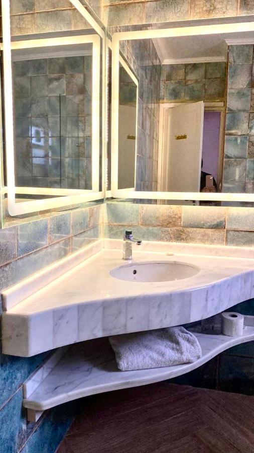 Luxurious 3 Bedroom Rustic Apartment Overlooking Huge Garden - For Families And Couples Kairo Bagian luar foto